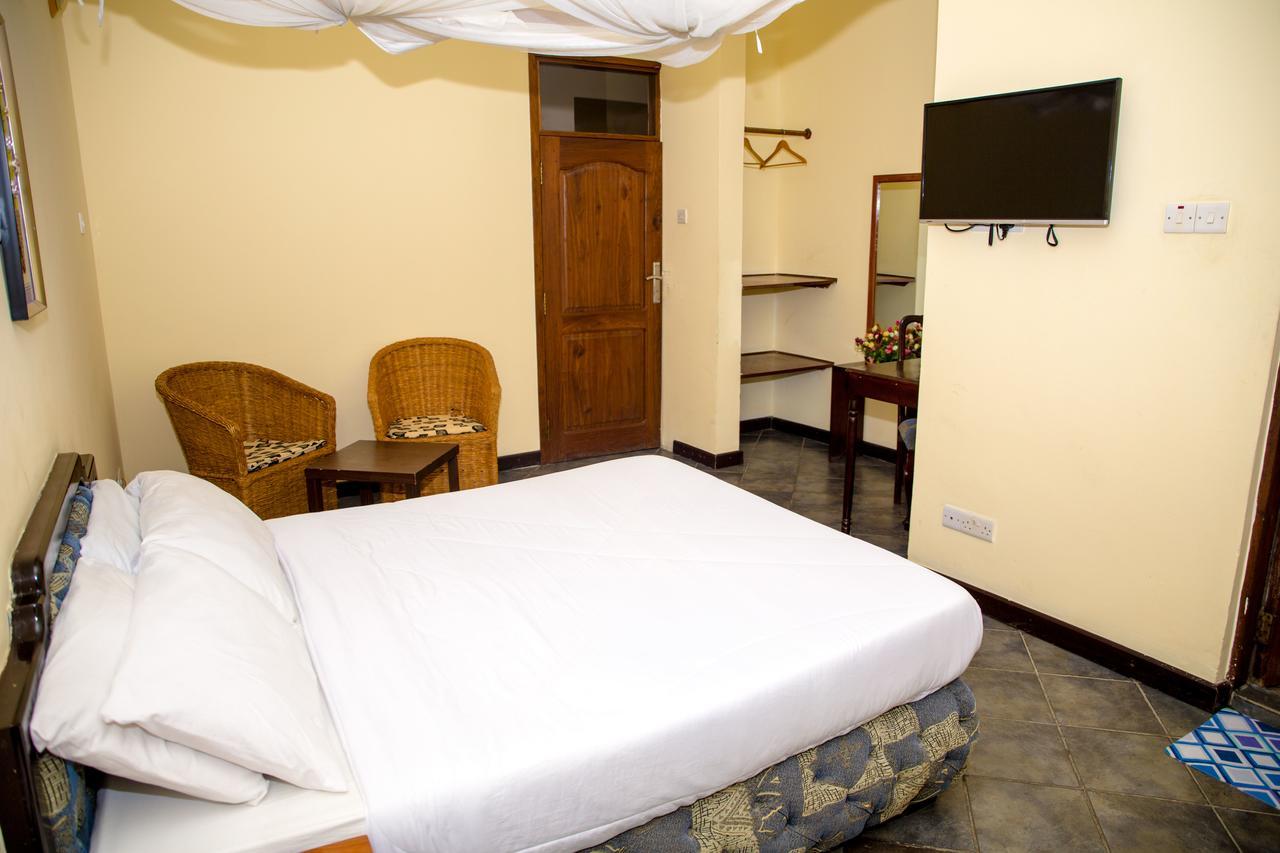 Saadani Tourist Center - Hostel ดาร์เอสซาลาม ภายนอก รูปภาพ
